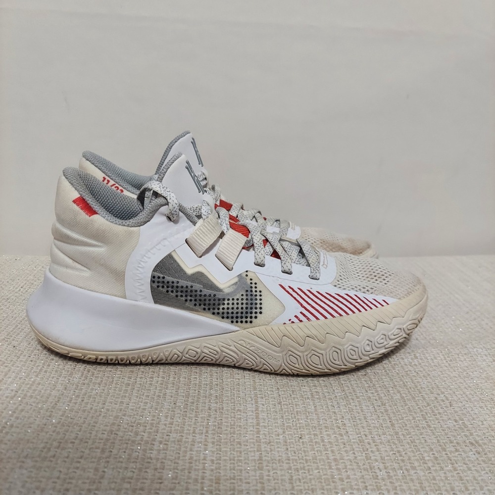 Nike Kyrie Flytrap 5 Athletic Basketball Shoe Mens Size 4.5 CZ4100-100 White